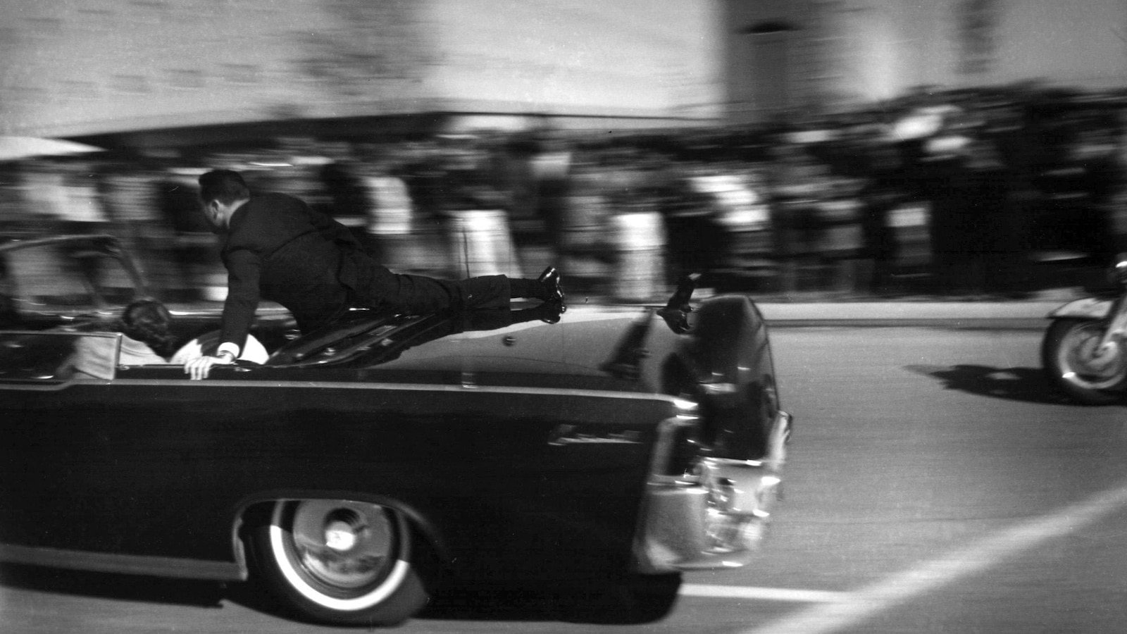 'JFK' के निदेशक ओलिवर स्टोन हत्या की फाइलों के बारे में कांग्रेस को गवाही देने के लिए