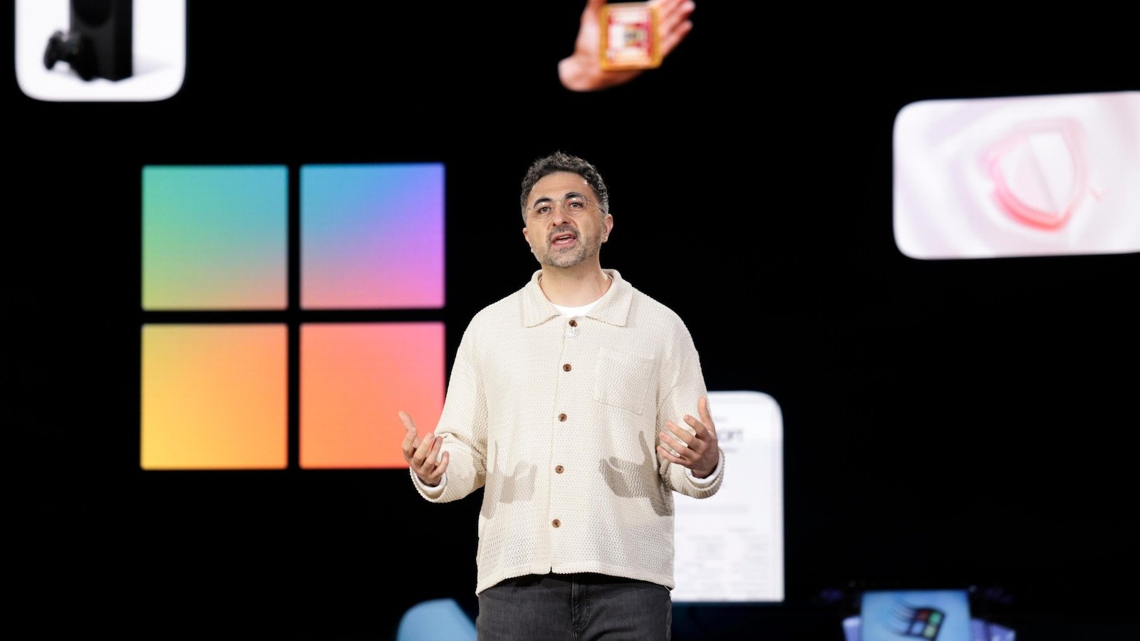 Microsoft का कहना है कि यह कुछ AI डेटा सेंटर प्रोजेक्ट्स को 'धीमा या रोकना' है
