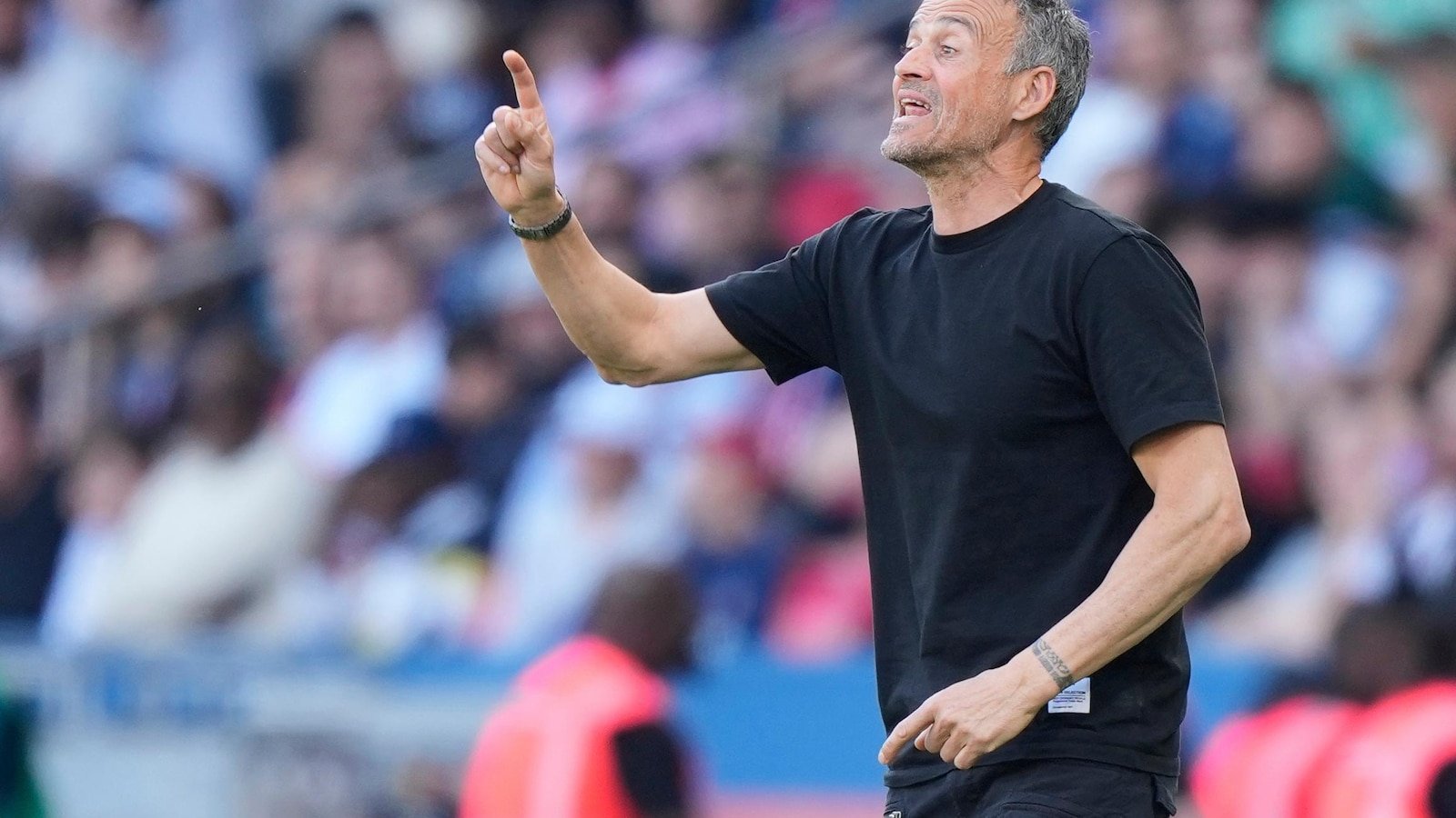 PSG ने छह गेम के साथ रिकॉर्ड-एक्सटेंडिंग 13 वें LIGUE 1 शीर्षक जीत लिया