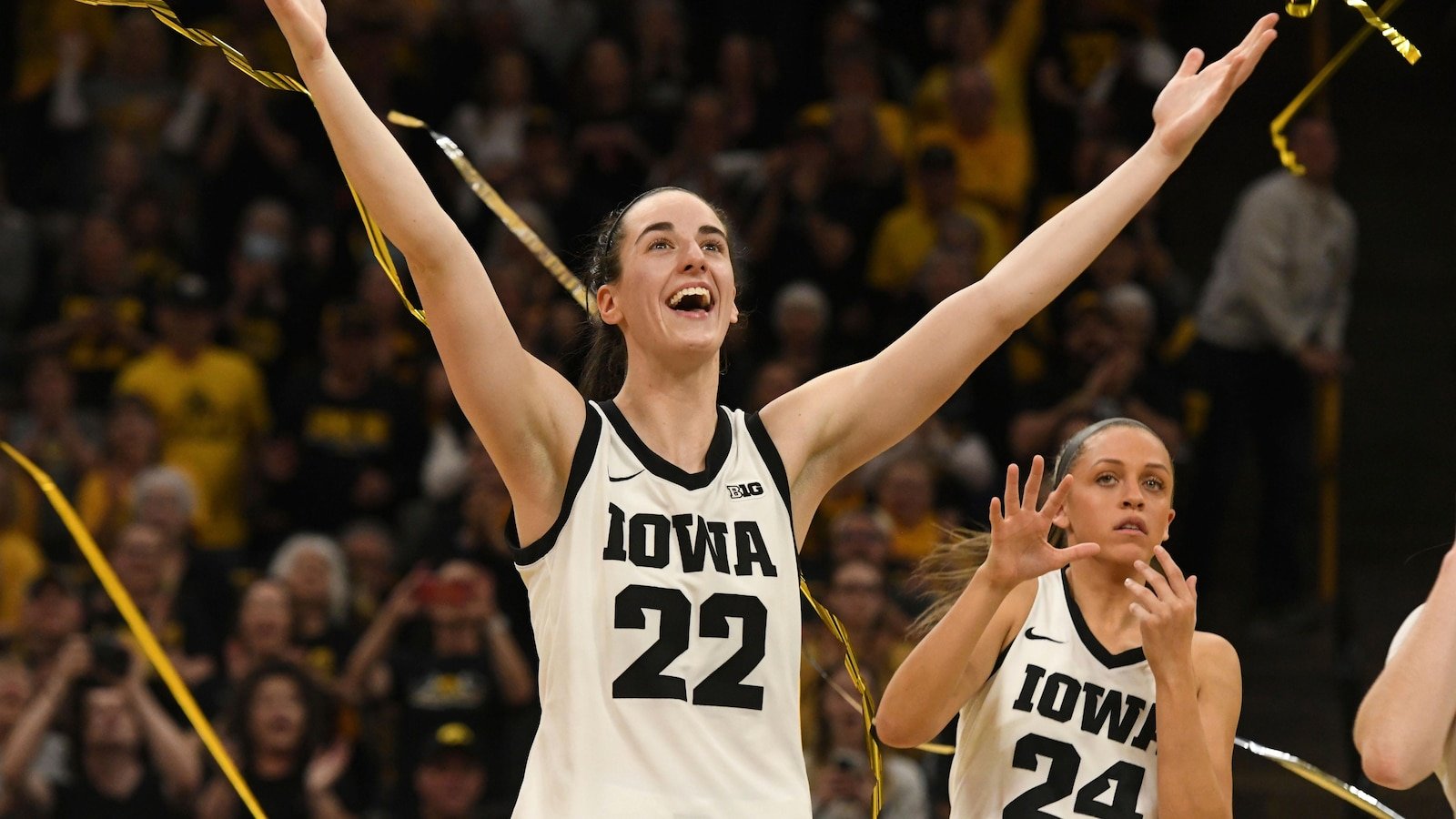 WNBA वेतन अभी भी एक मुद्दा है कि Paige Bueckers के साथ सेट किया गया था कि कैटलिन क्लार्क ने क्या किया
