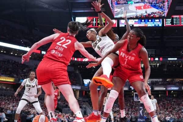 केटलीन क्लार्क और एंजेल रीज़ ने ओपनिंग वीकेंड में स्टेलर रेटिंग के लिए WNBA की मदद की केटलीन क्लार्क और एंजेल रीज़ ने ओपनिंग वीकेंड में स्टेलर रेटिंग के लिए WNBA की मदद की